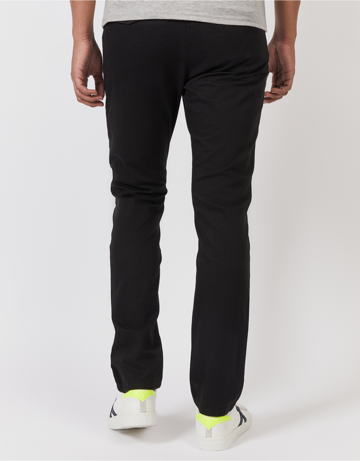 Pantalón regular fit negro