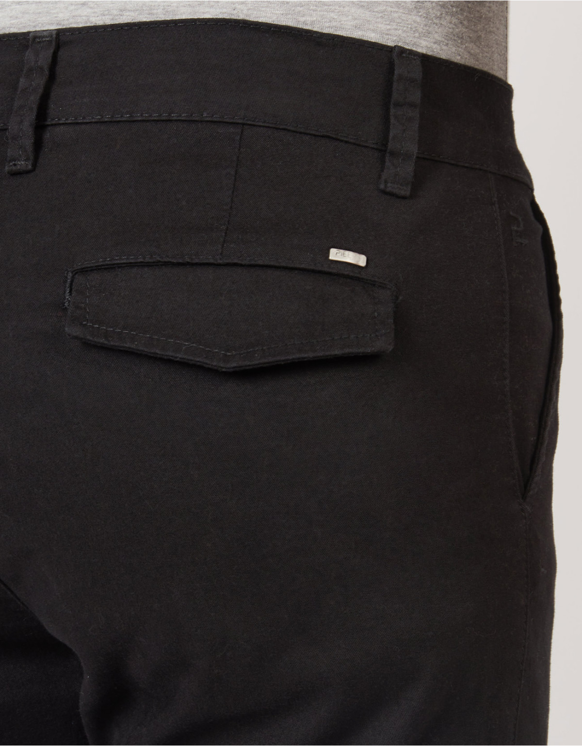 Pantalón regular fit negro