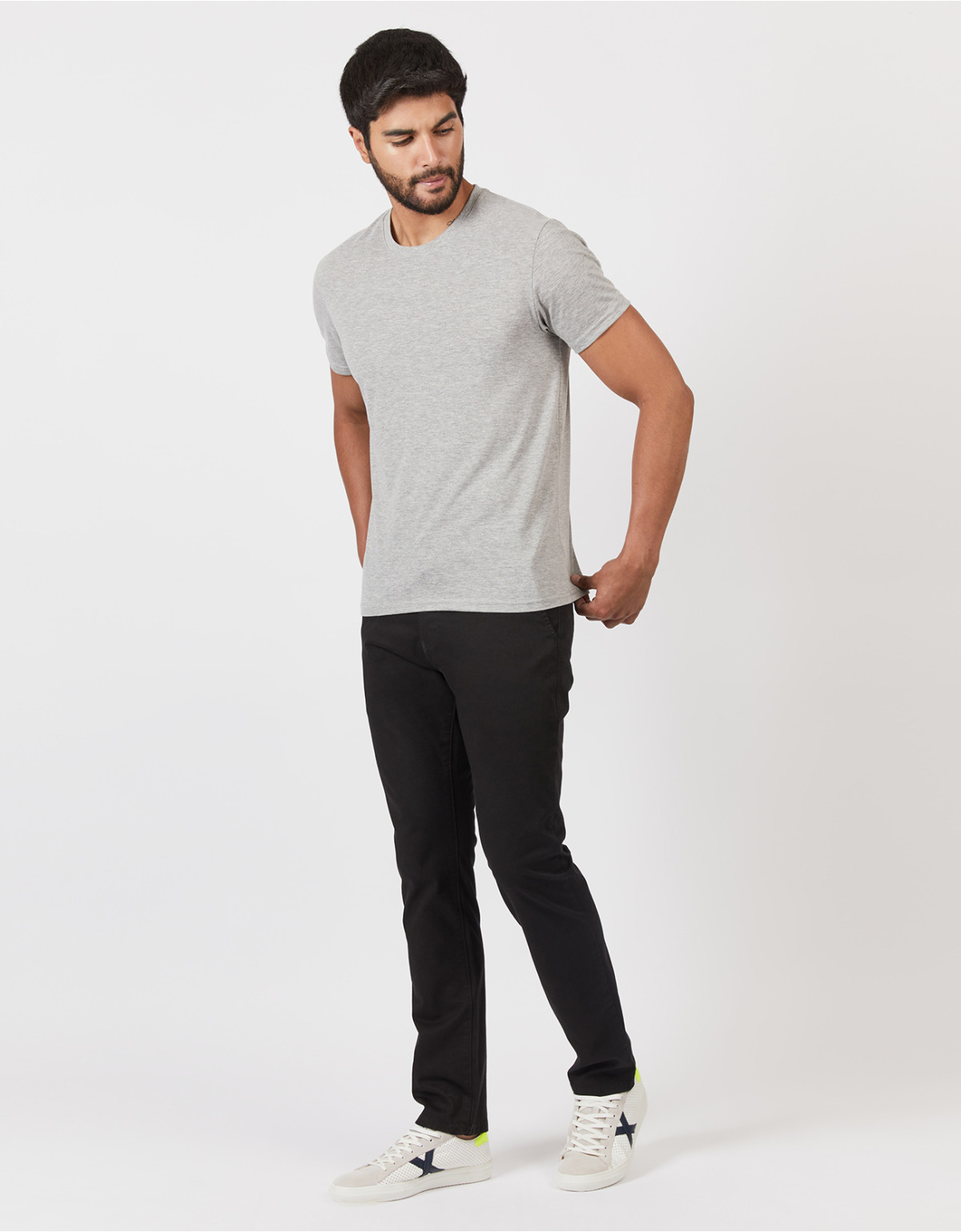 Pantalón regular fit negro
