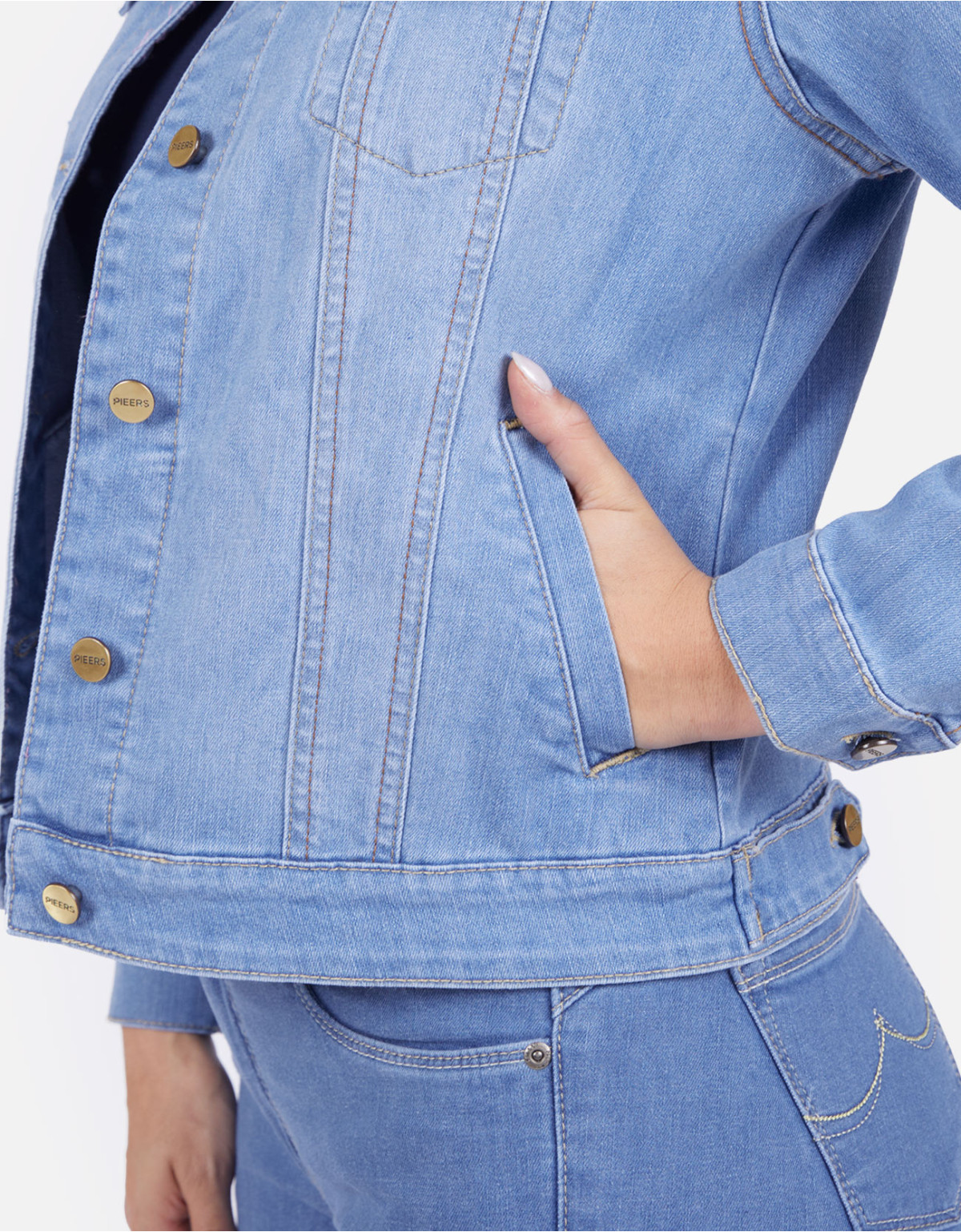 Casaca regular fit celeste