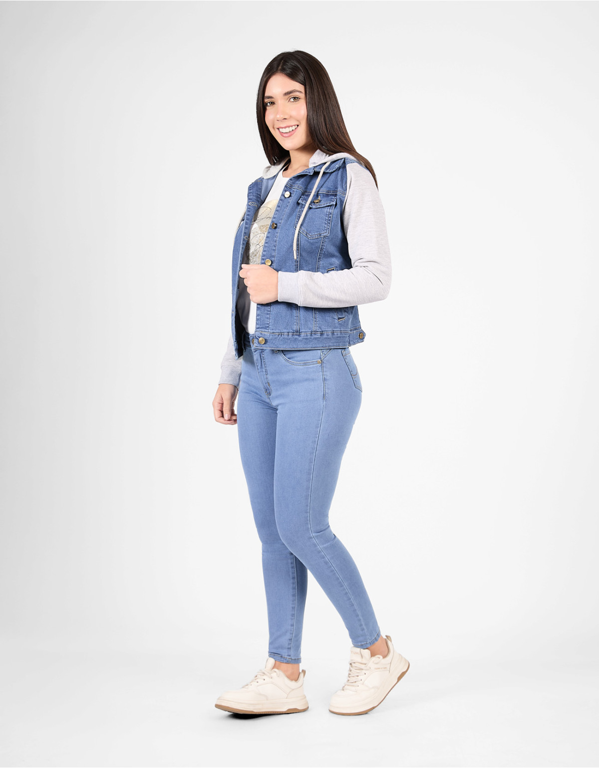 Casaca Maissa II celeste regular fit