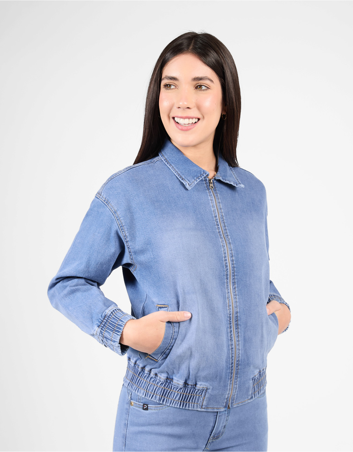 Casaca Anays celeste regular fit